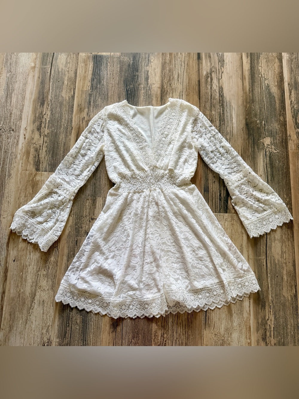 White Lace V-Neck Long Sleeve Romper